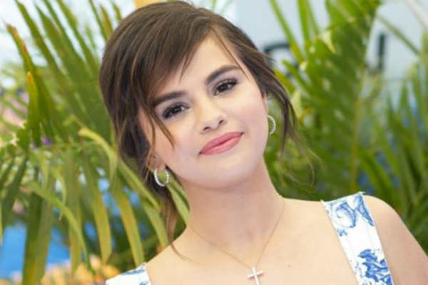 Selena Gomez Kembali Berakting dalam Film Komedi Romantis